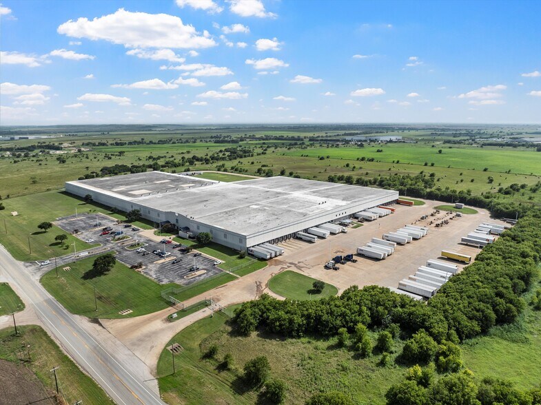 2055 S Main St, Mcgregor, TX à louer - Photo du bâtiment - Image 2 de 10