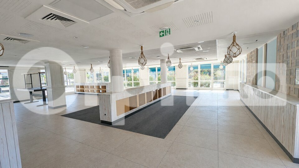 Retail in Montpellier for lease - Interior Photo - Image 2 of 9