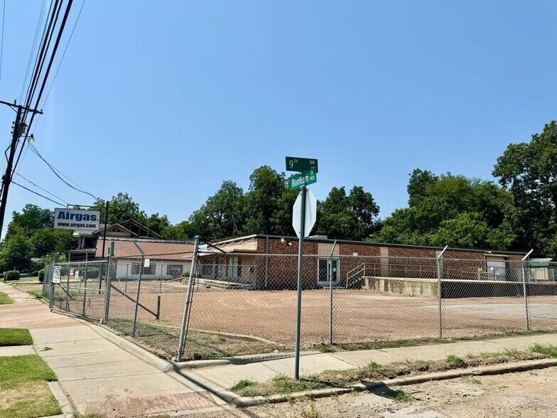 900 Bonham St, Paris, TX à louer - Photo du bâtiment - Image 3 de 13