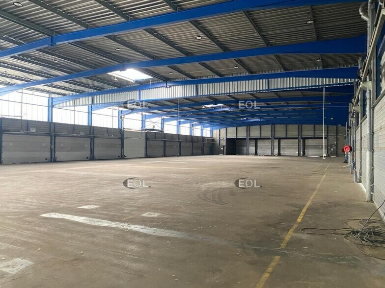 Industrial in Ferrières-en-Brie for lease - Building Photo - Image 3 of 13