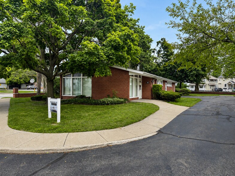 2407 Military St, Port Huron, MI à vendre - Photo du bâtiment - Image 2 de 5