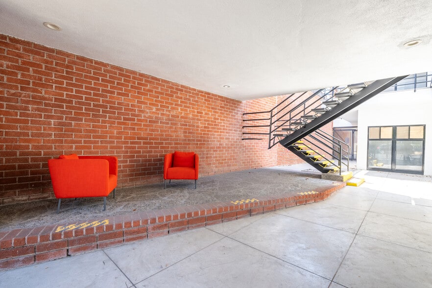 9024 W Olympic Blvd, Beverly Hills, CA for lease - Building Photo - Image 2 of 22