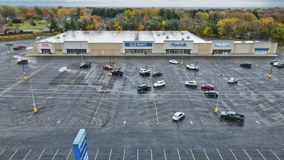 2901 E Lincoln Way, Sterling, IL à louer - Photo du bâtiment - Image 1 de 11