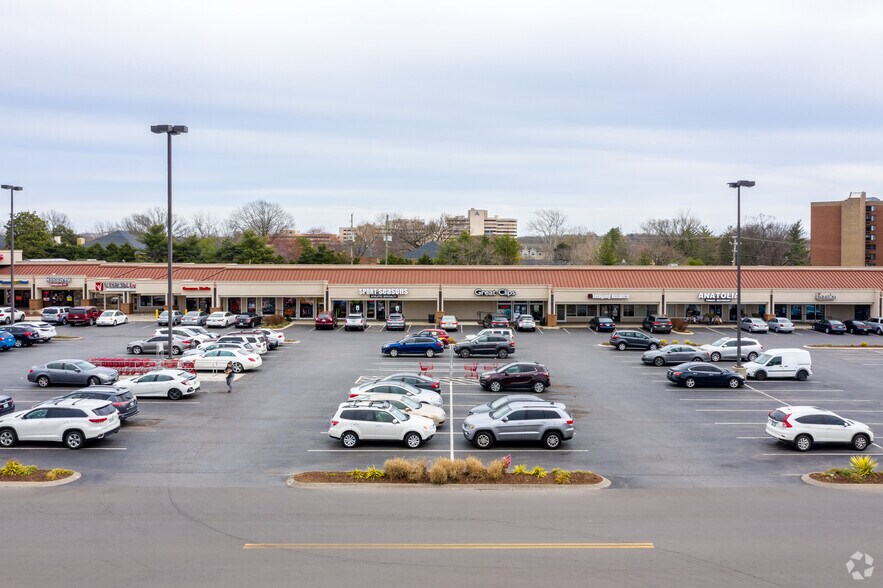 92 White Bridge Rd, Nashville, TN à louer - Photo du bâtiment - Image 2 de 12