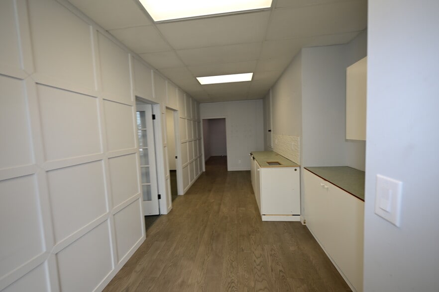 6504-6520 82nd Ave NW, Edmonton, AB for lease - Building Photo - Image 3 of 5
