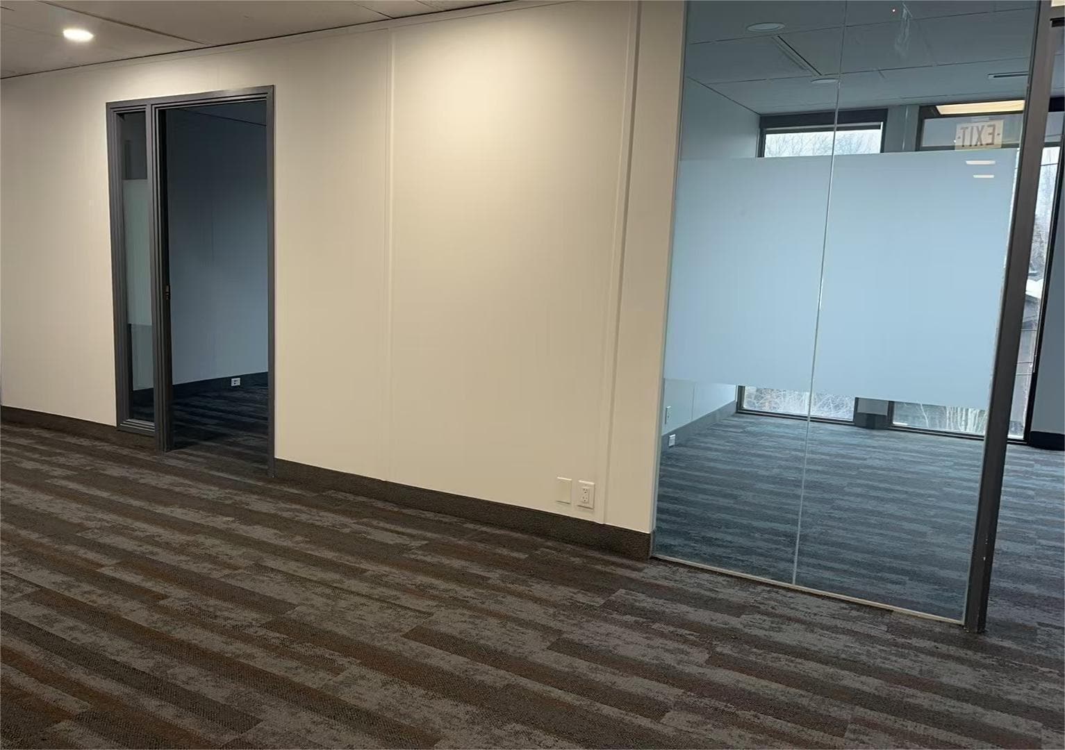 301 14th St NW, Calgary, AB à louer Photo intérieure- Image 1 de 3