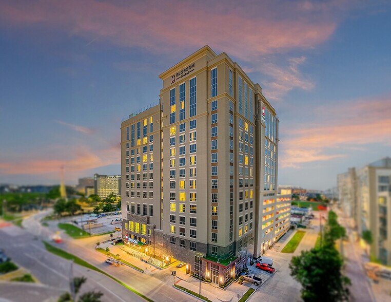 7118 Bertner Ave, Houston, TX for lease - Building Photo - Image 2 of 8