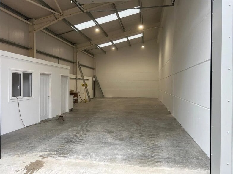 Nottingham Ln, Old Dalby for lease - Interior Photo - Image 2 of 2