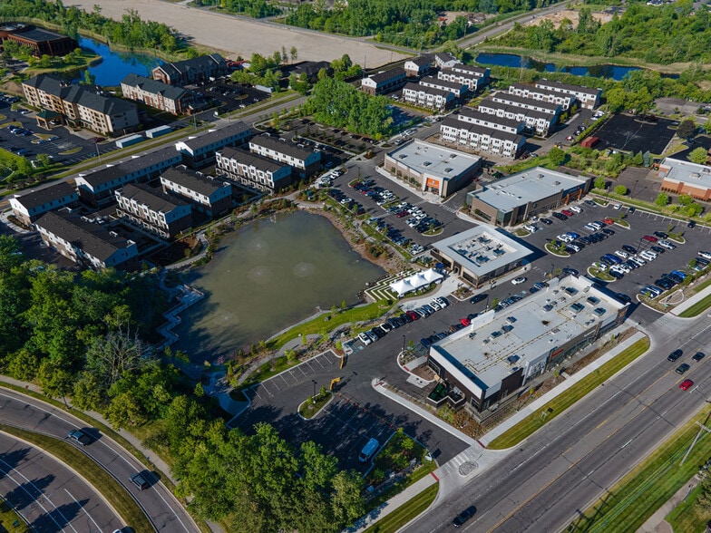 42750 Grand River Ave, Novi, MI for lease - Building Photo - Image 3 of 4