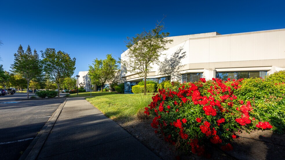 3601-3645 Westwind Blvd, Santa Rosa, CA à louer - Photo du bâtiment - Image 2 de 15