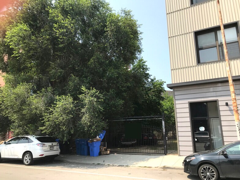 1348 Augusta, Chicago, IL à vendre - Photo du bâtiment - Image 2 de 4