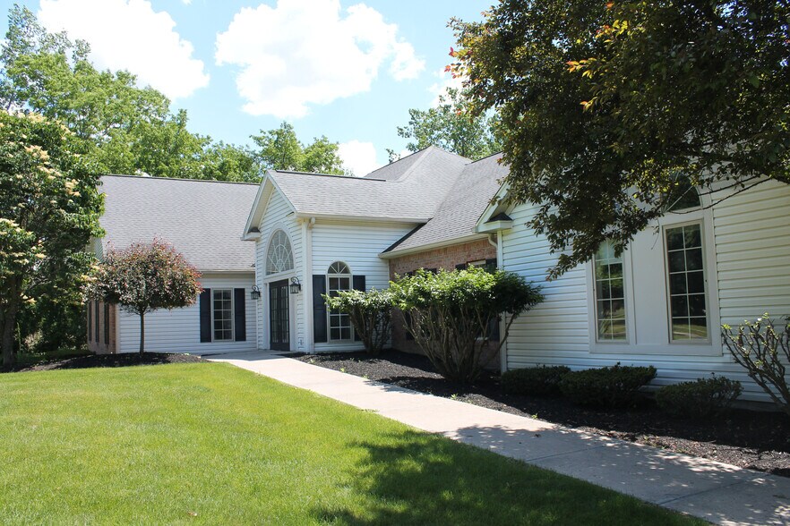 55 Sullys Trl, Pittsford, NY à louer - Photo du bâtiment - Image 3 de 69