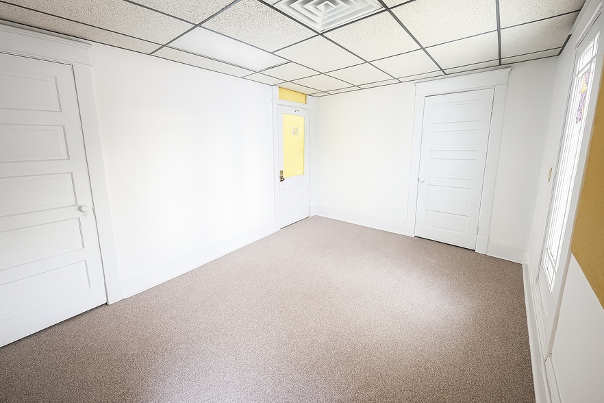 5560 Main St, Williamsville, NY for lease - Building Photo - Image 2 of 8