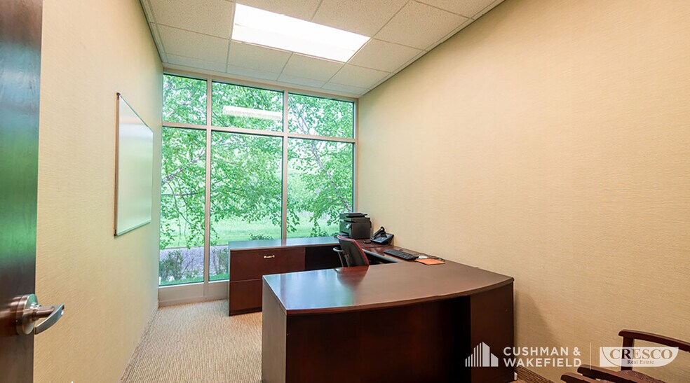 8948 Canyon Falls Blvd, Twinsburg, OH à louer - Photo du bâtiment - Image 2 de 8