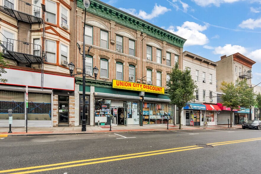 814-816 Summit Ave, Union City, NJ à vendre - Photo du bâtiment - Image 3 de 29