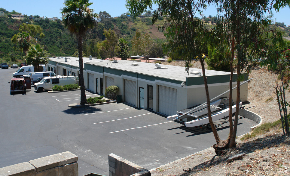 4035 Oceanside Blvd, Oceanside, CA for lease - Primary Photo - Image 1 of 10