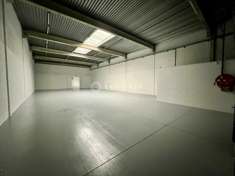 4 Avenue Du Gros Chene, Éragny for lease - Interior Photo - Image 3 of 6