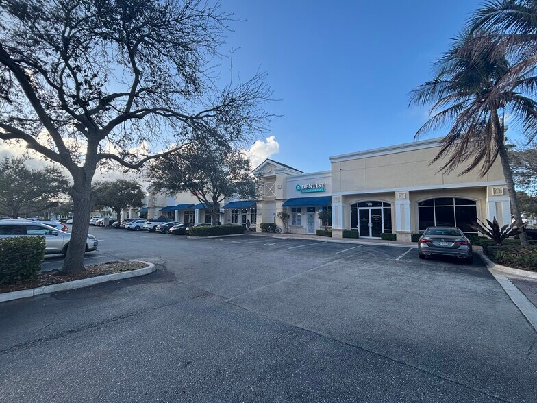 240 W Indiantown Rd, Jupiter, FL à louer - Photo du bâtiment - Image 2 de 2