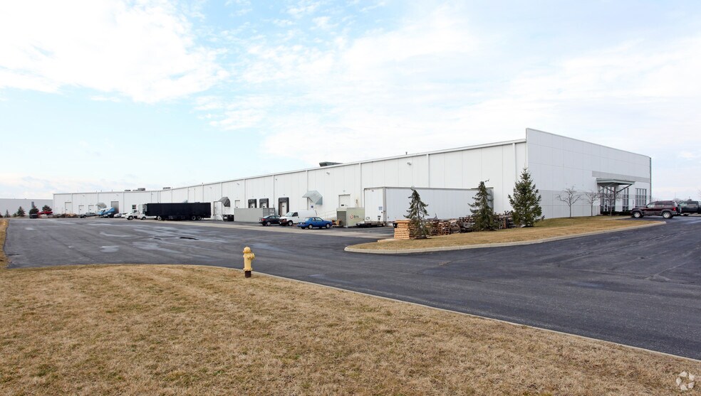 7719 Graphics Way, Lewis Center, OH à louer - Photo du bâtiment - Image 2 de 2