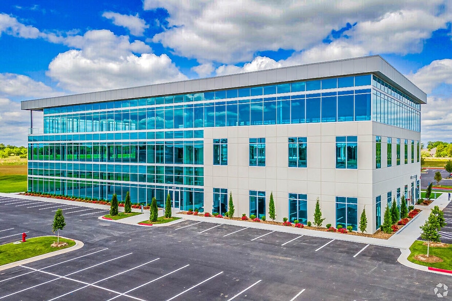 2500 NE 11th St, Bentonville, AR for lease - Building Photo - Image 2 of 9