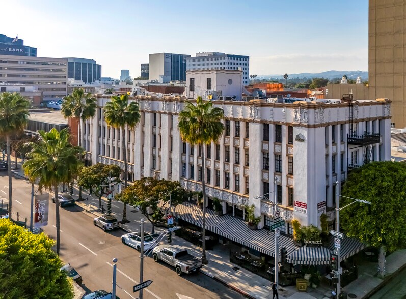 9615 Brighton Way, Beverly Hills, CA à louer - Photo du bâtiment - Image 3 de 10