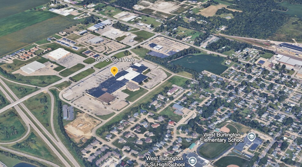 550 S Gear Ave, West Burlington, IA à vendre - Photo du bâtiment - Image 2 de 16