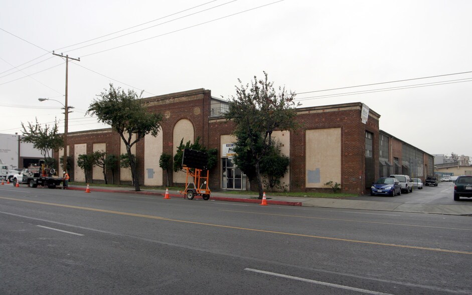 5075 S Santa Fe Ave, Vernon, CA à louer - Photo du bâtiment - Image 2 de 10