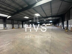 Industriel dans Gignac-la-Nerthe à louer Photo du bâtiment- Image 2 de 2