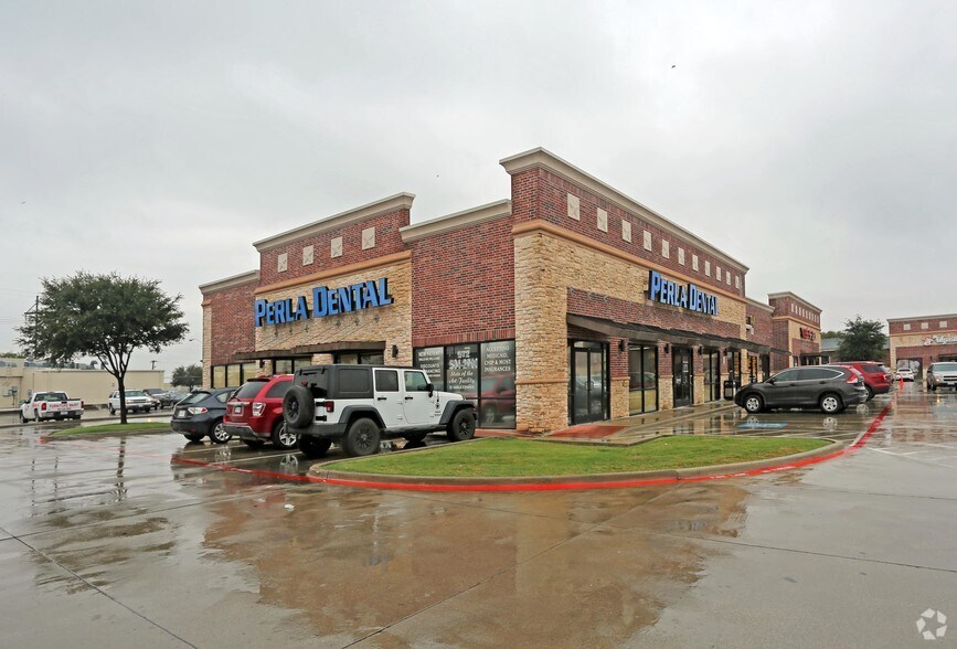 688 W Pioneer Pky, Grand Prairie, TX à louer - Photo principale - Image 2 de 15