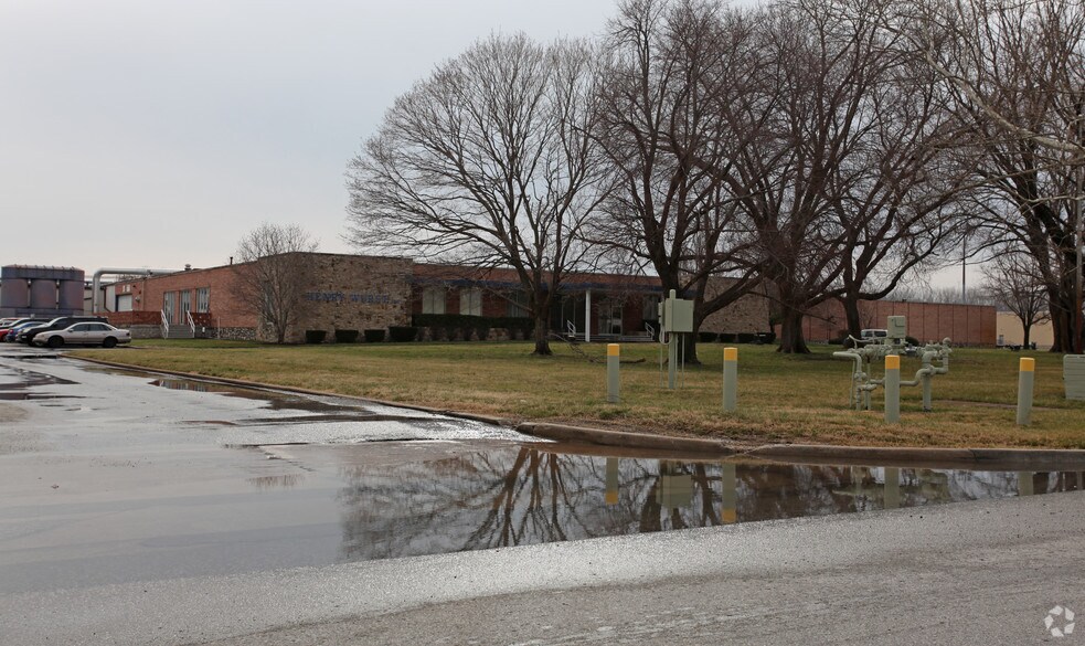 1331 Saline St, North Kansas City, MO for lease - Primary Photo - Image 1 of 2