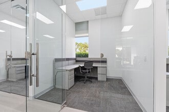 1300 S Dixie Hwy, Lantana, FL for lease Interior Photo- Image 2 of 4