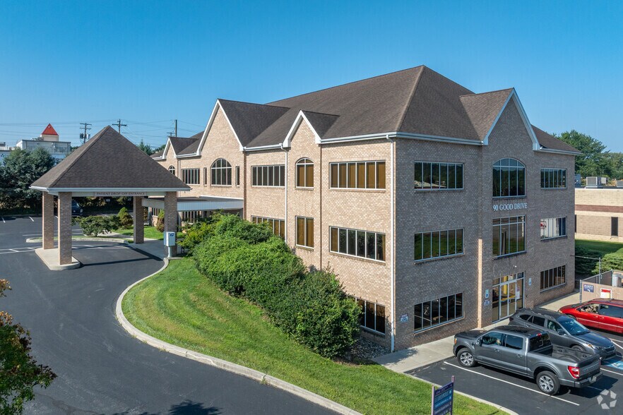 90 Good Dr, Lancaster, PA à louer - Photo du bâtiment - Image 2 de 14