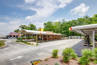 954 N Pleasantburg Dr, Greenville, SC for lease Building Photo- Image 2 of 33