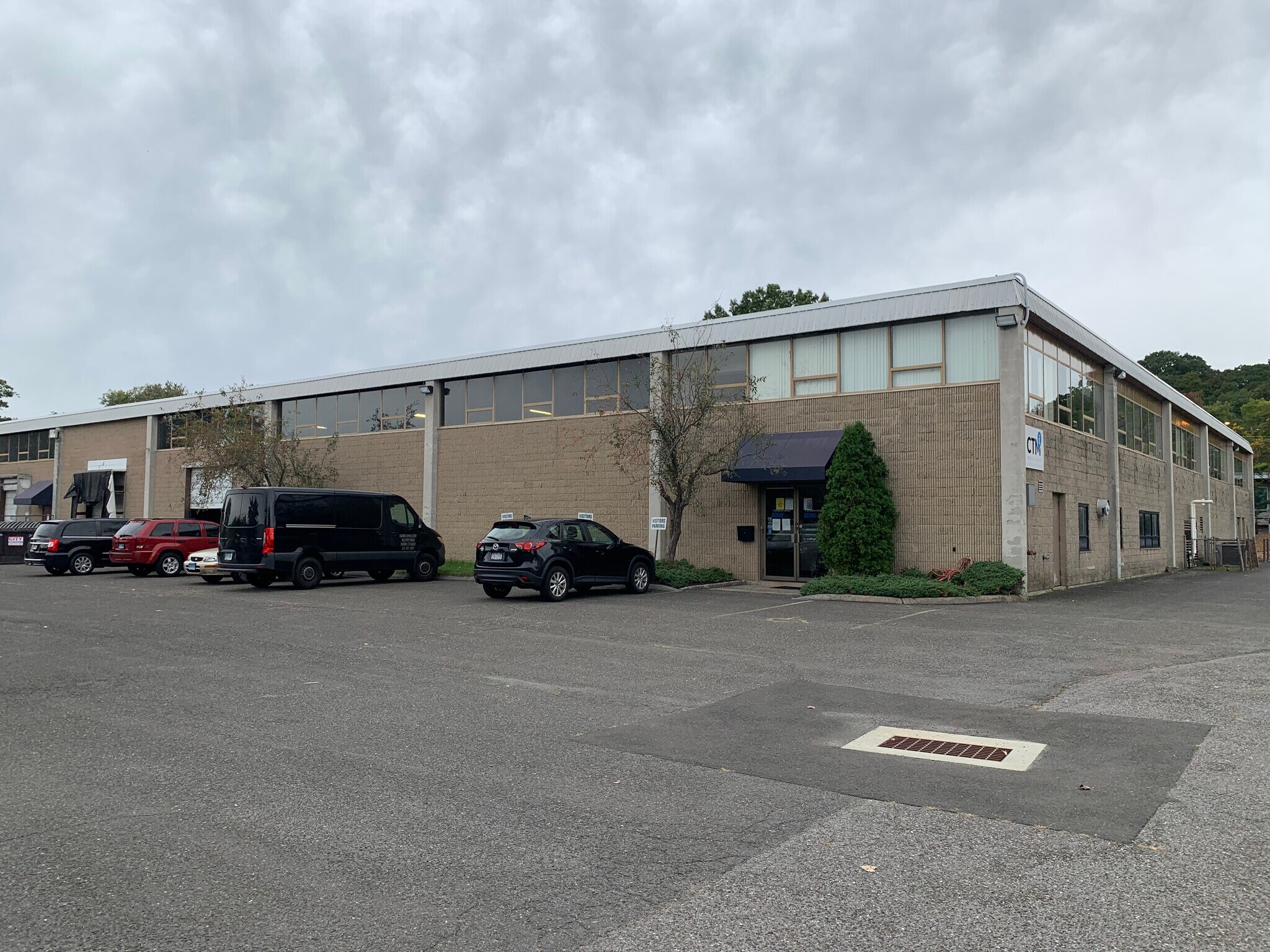 11 Largo Dr S, Stamford, CT for lease Primary Photo- Image 1 of 10