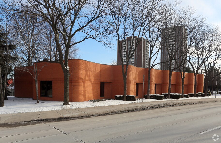 370 York Blvd, Hamilton, ON à louer - Photo du bâtiment - Image 2 de 2