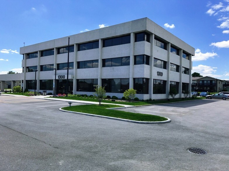 1300 Greenbrook Blvd, Hanover Park, IL à vendre - Autre - Image 2 de 33
