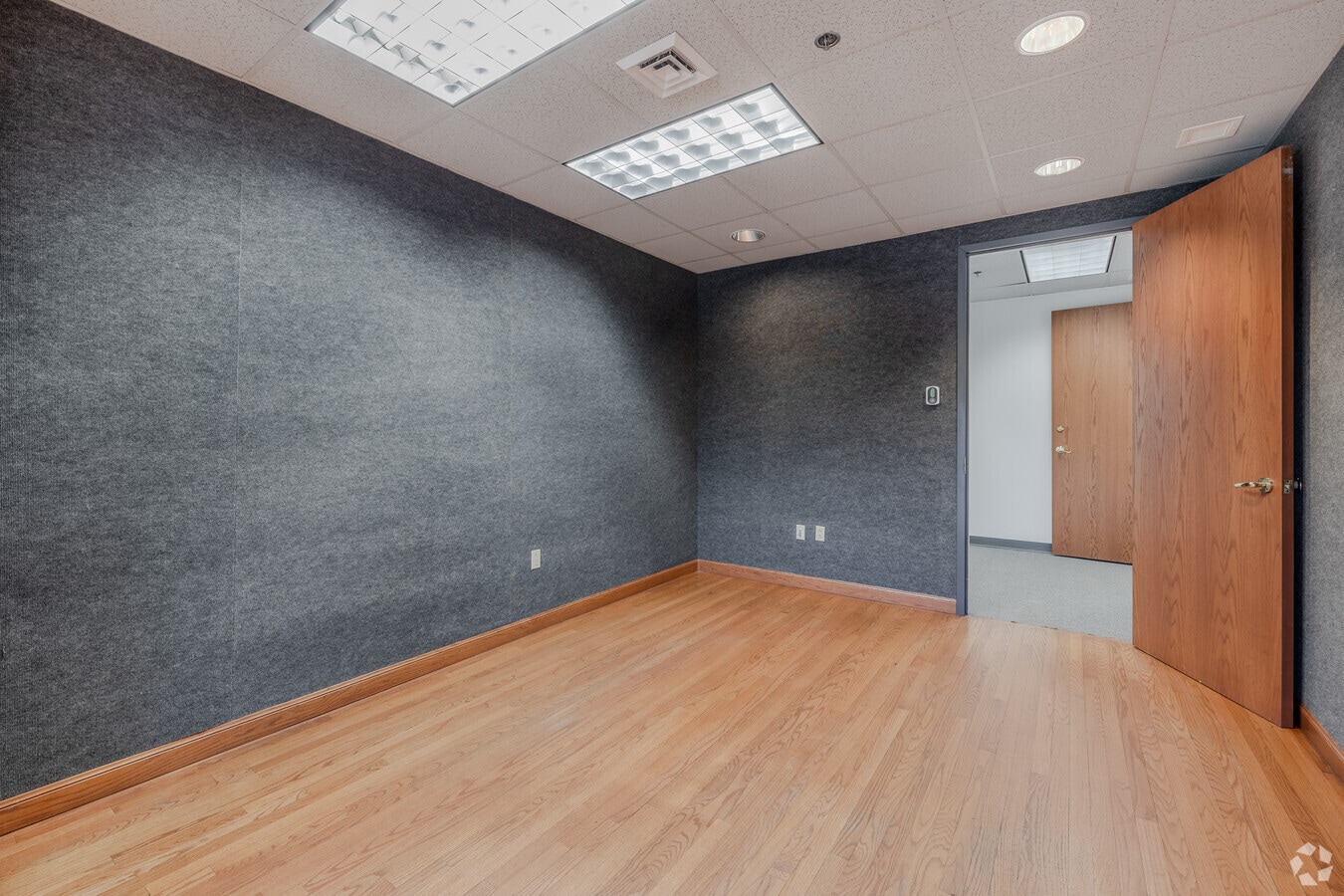 839 Marshall Phelps Rd, Windsor, CT 06095 - Unité 1 -  - Photo intérieure - Image 2 of 12