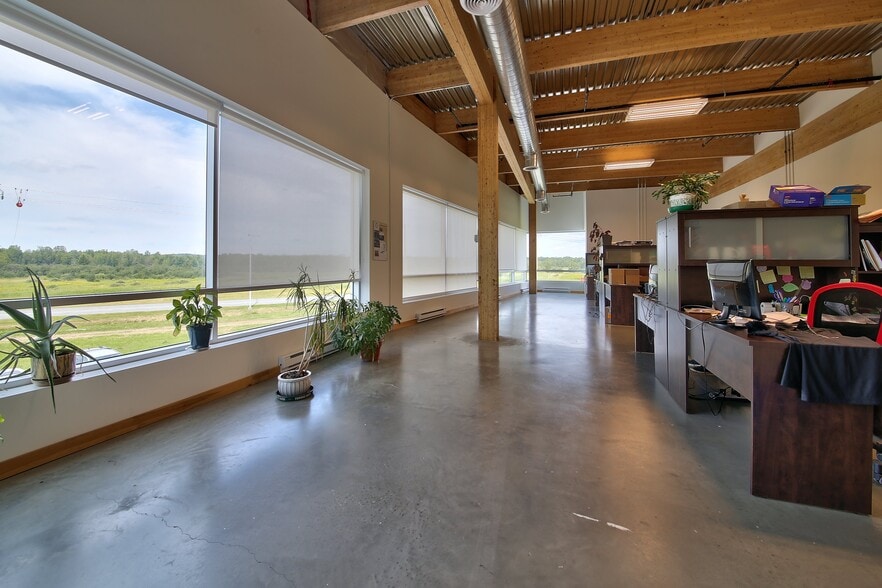 1400-1460 Boul De L'innovation, Bromont, QC for lease - Interior Photo - Image 3 of 27