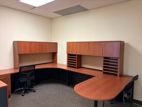 4000 4th St SE, Calgary, AB à louer Photo intérieure- Image 2 de 6