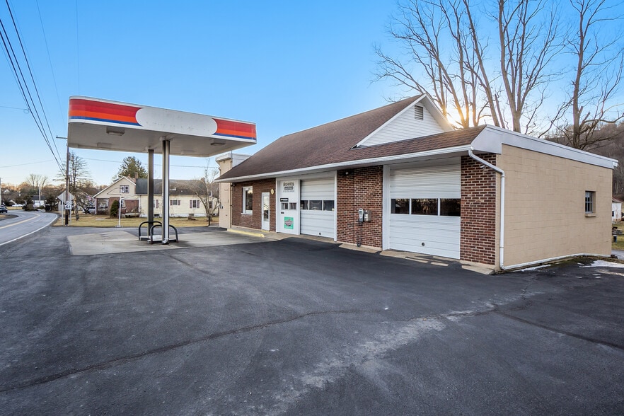 6712 Main St, Martins Creek, PA à vendre - Photo du bâtiment - Image 1 de 42