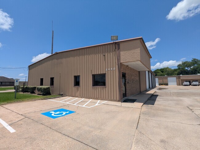 Plus de détails pour 2440 W Cardinal Dr, Beaumont, TX - Industriel à louer