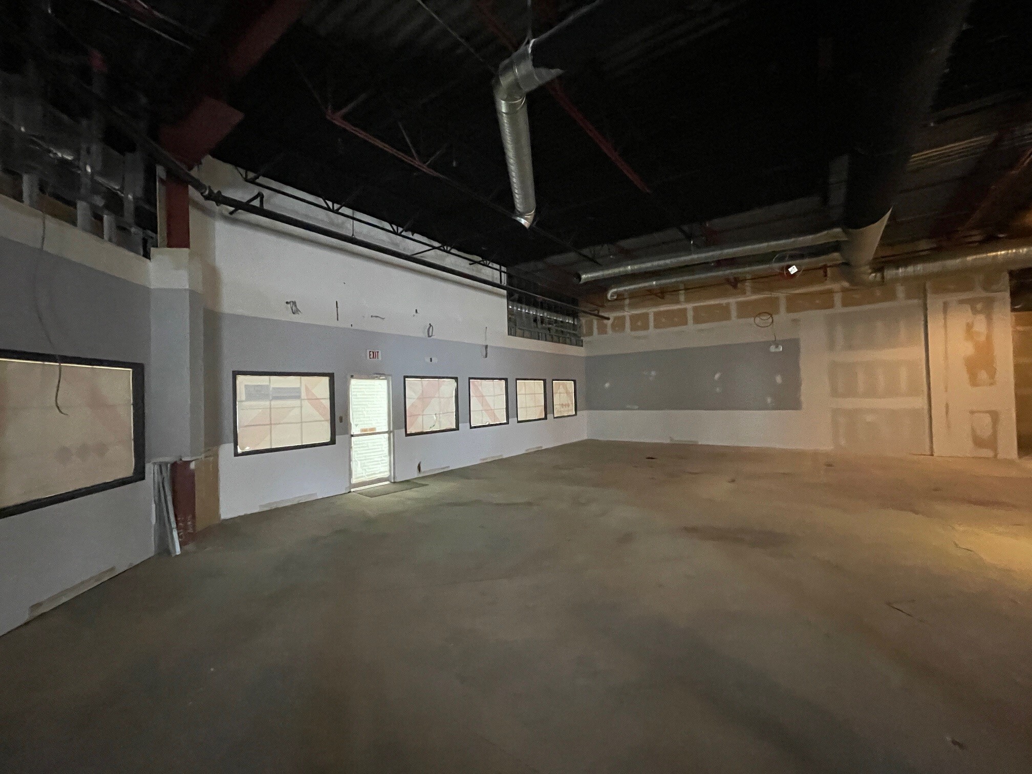 300 Confederation Dr, Saskatoon, SK à louer Photo du bâtiment- Image 1 de 4