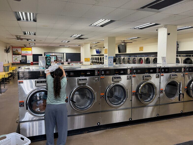 2451 W Ledbetter Dr, Dallas, TX à vendre - Photo du bâtiment - Image 3 de 5