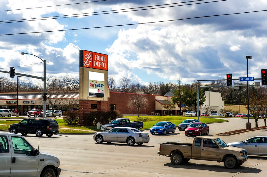 4820-5132 SE 14th St, Des Moines, IA for lease - Building Photo - Image 2 of 9