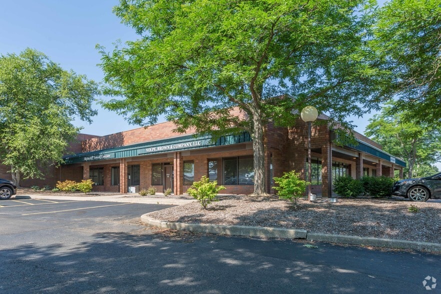 5900-5950 Mayfair Rd, North Canton, OH à louer - Photo du bâtiment - Image 2 de 6