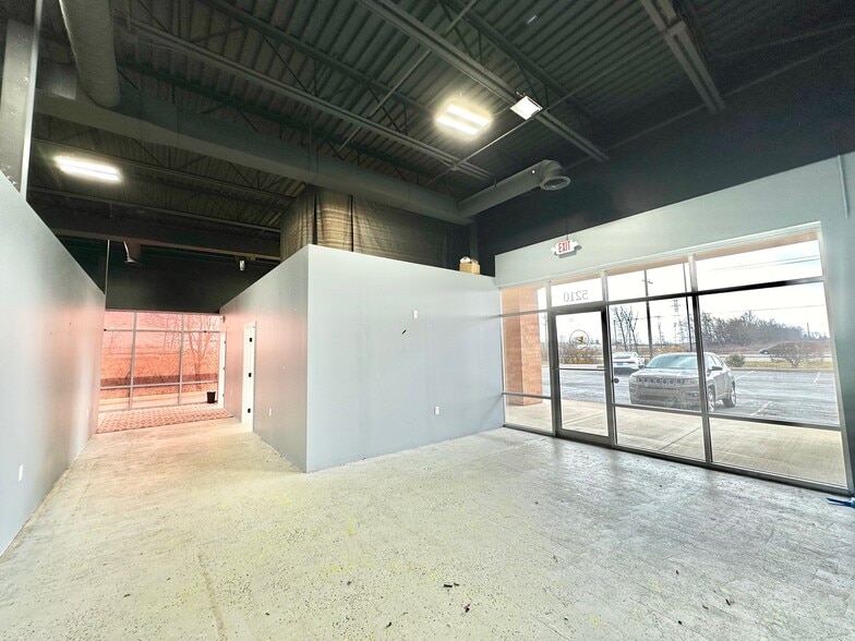 5168-5198 E 81st Ave, Merrillville, IN for lease - Interior Photo - Image 2 of 9