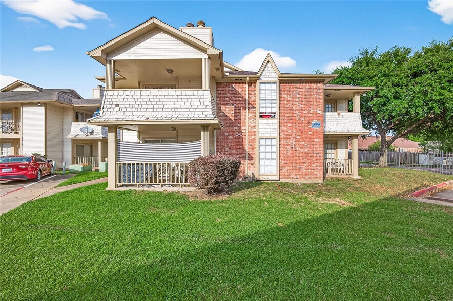 11500 Meadow Ln, Stafford, TX à vendre - Photo du bâtiment - Image 2 de 8