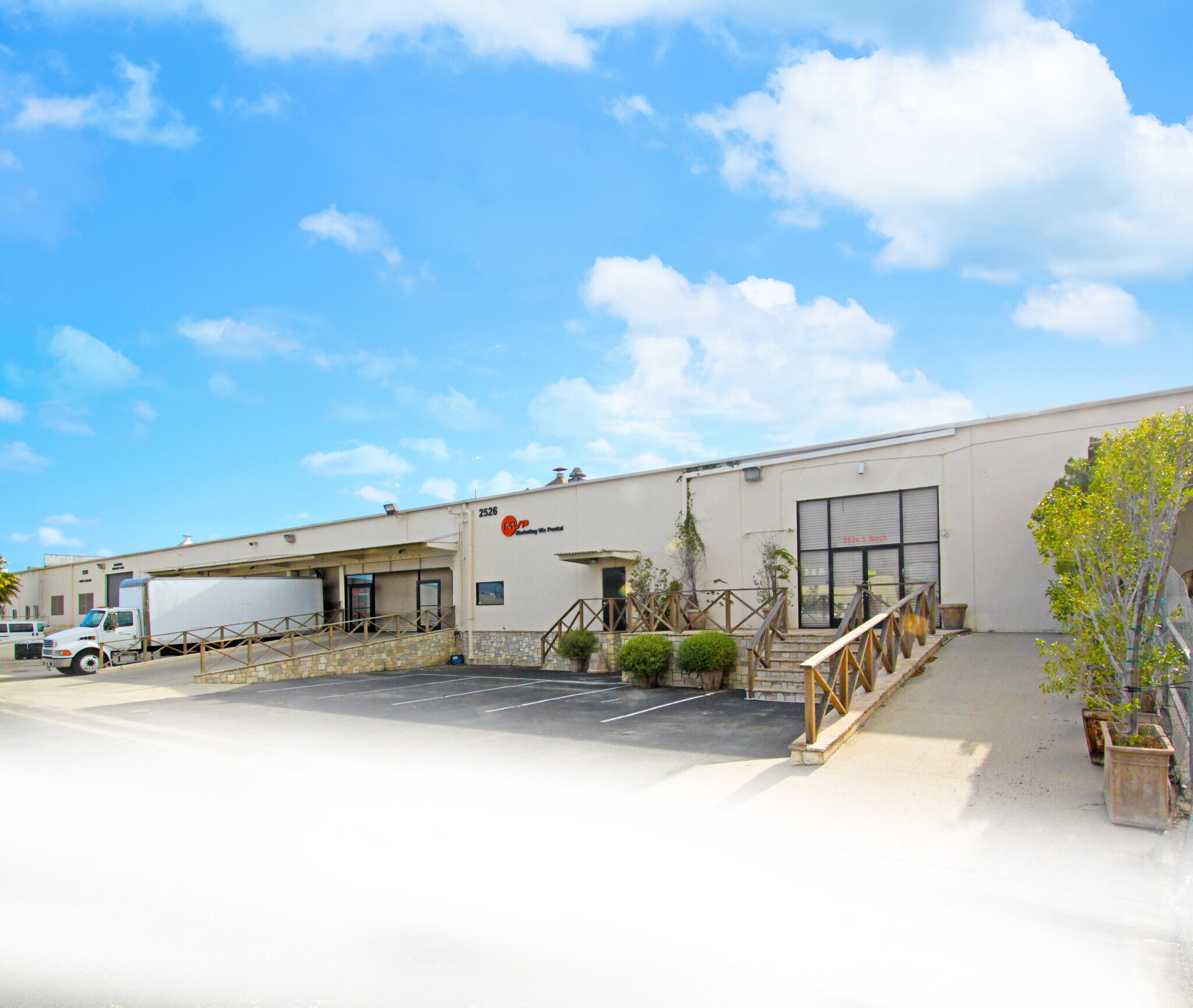 2526-2560 S Birch St, Santa Ana, CA à louer Photo du bâtiment- Image 1 de 5