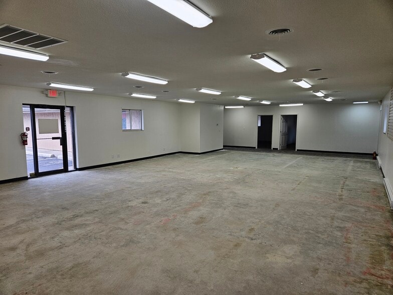 815 S Main St, Bellefontaine, OH for lease - Interior Photo - Image 3 of 3