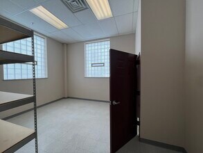 4925 State Rd, Cleveland, OH à louer Photo intérieure- Image 1 de 15